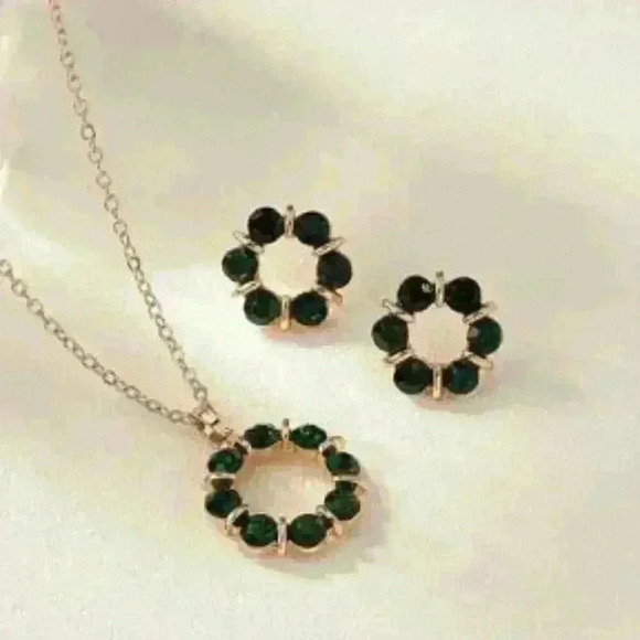 Emerald Green Jewelry Set: necklace and matching earrings - Picture 1 of 2